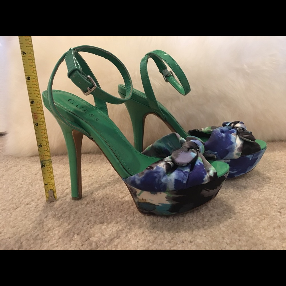 Guess Floral Green and Blue Pumps Size 6M
